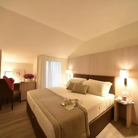 Negresco 4*